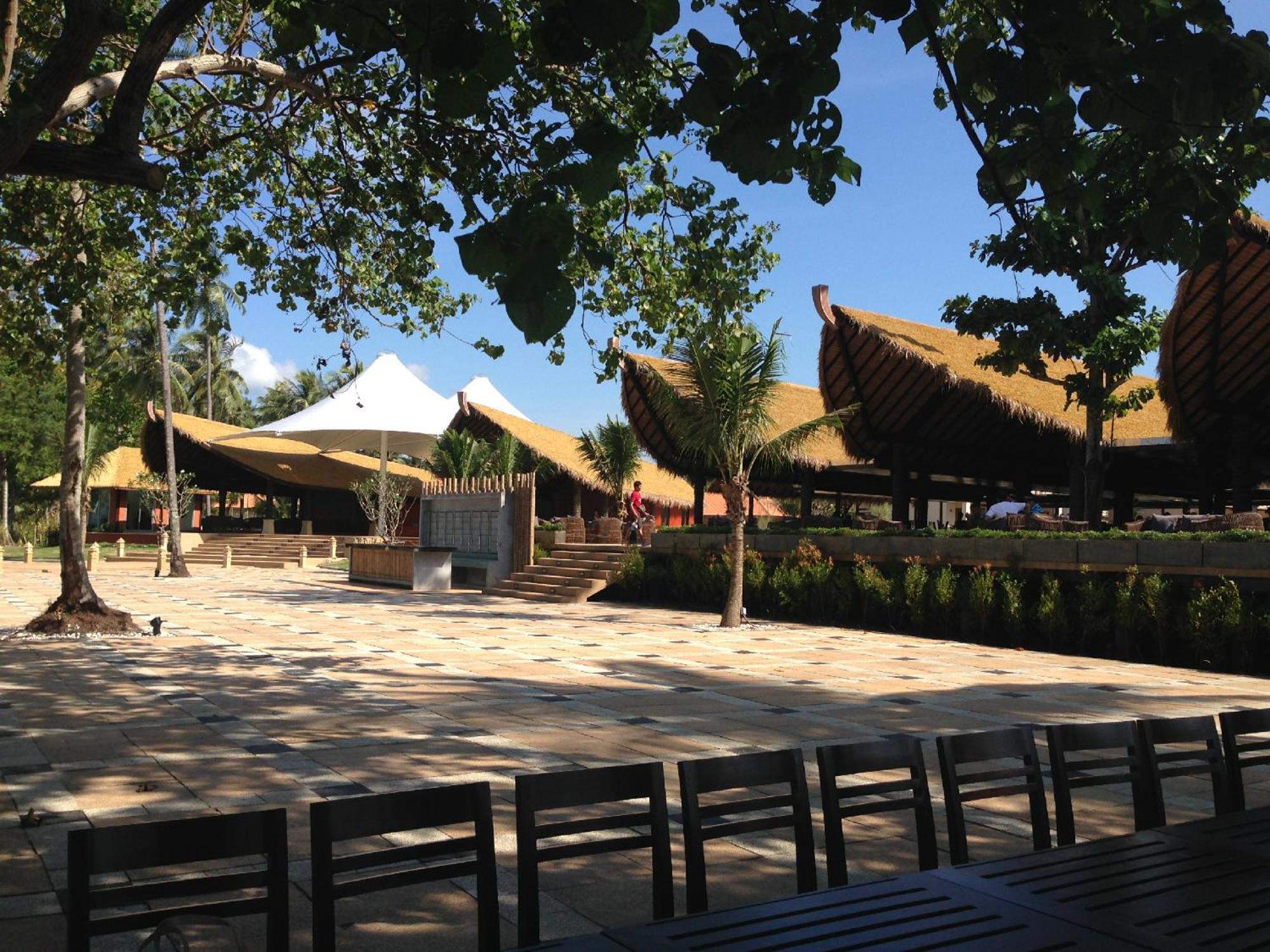 Blue Bay Resort - Access To Pool And Beach-Phuket & Krabi Ko Yao エクステリア 写真 The main square of the resort