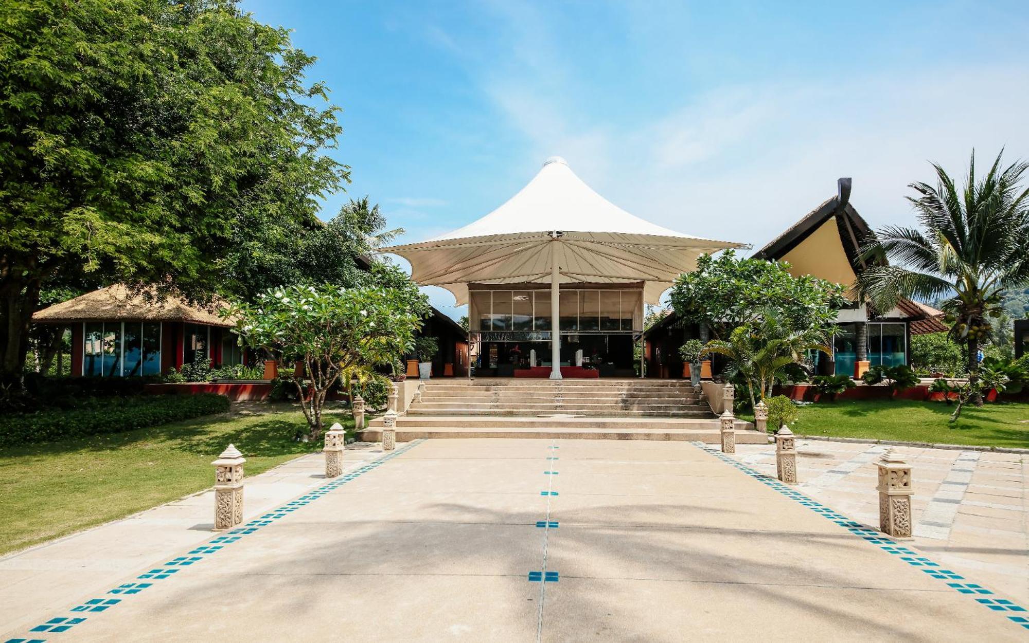 Blue Bay Resort - Access To Pool And Beach-Phuket & Krabi Ko Yao エクステリア 写真 The resort's lobby
