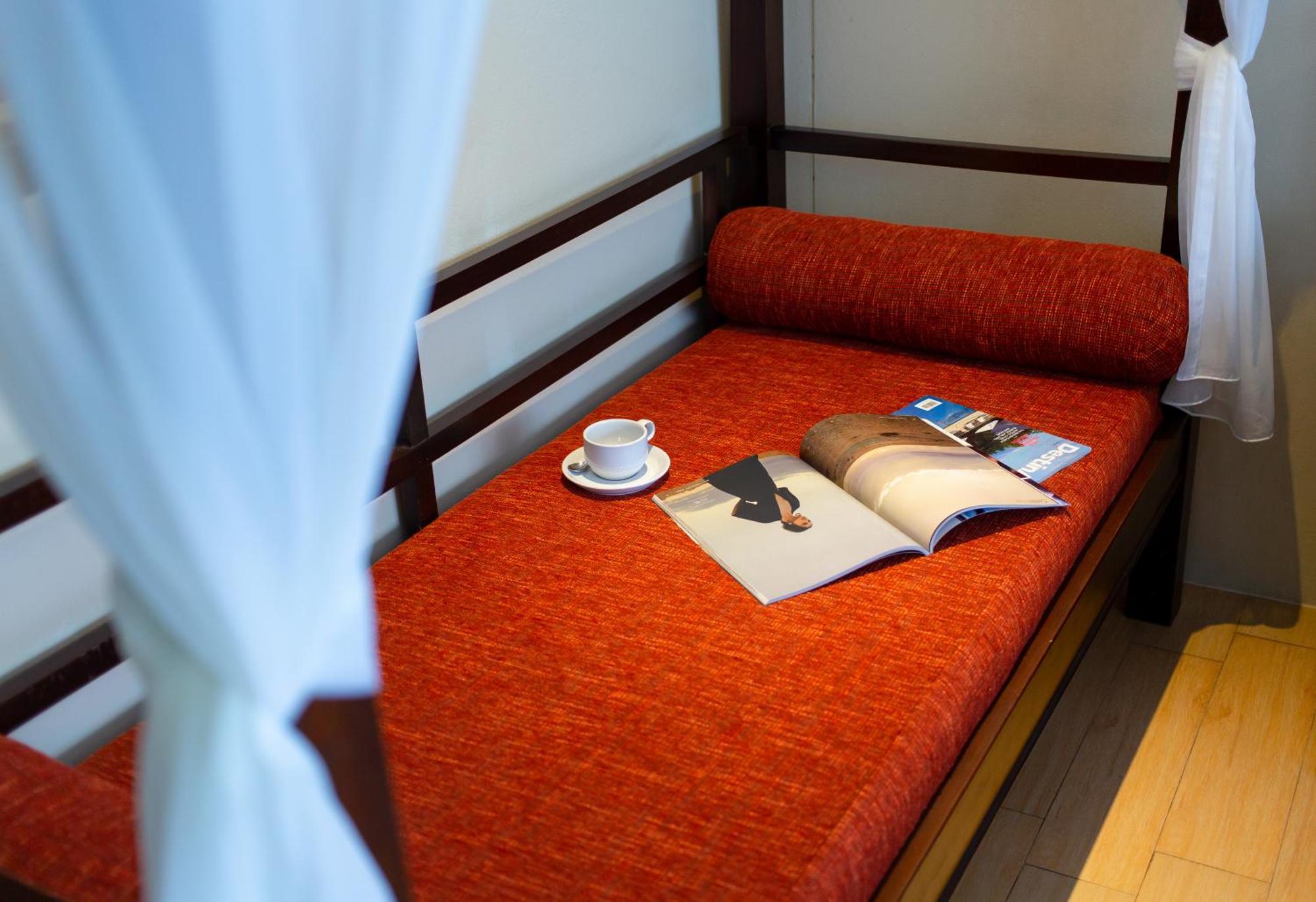 Blue Bay Resort - Access To Pool And Beach-Phuket & Krabi Ko Yao エクステリア 写真 A futon