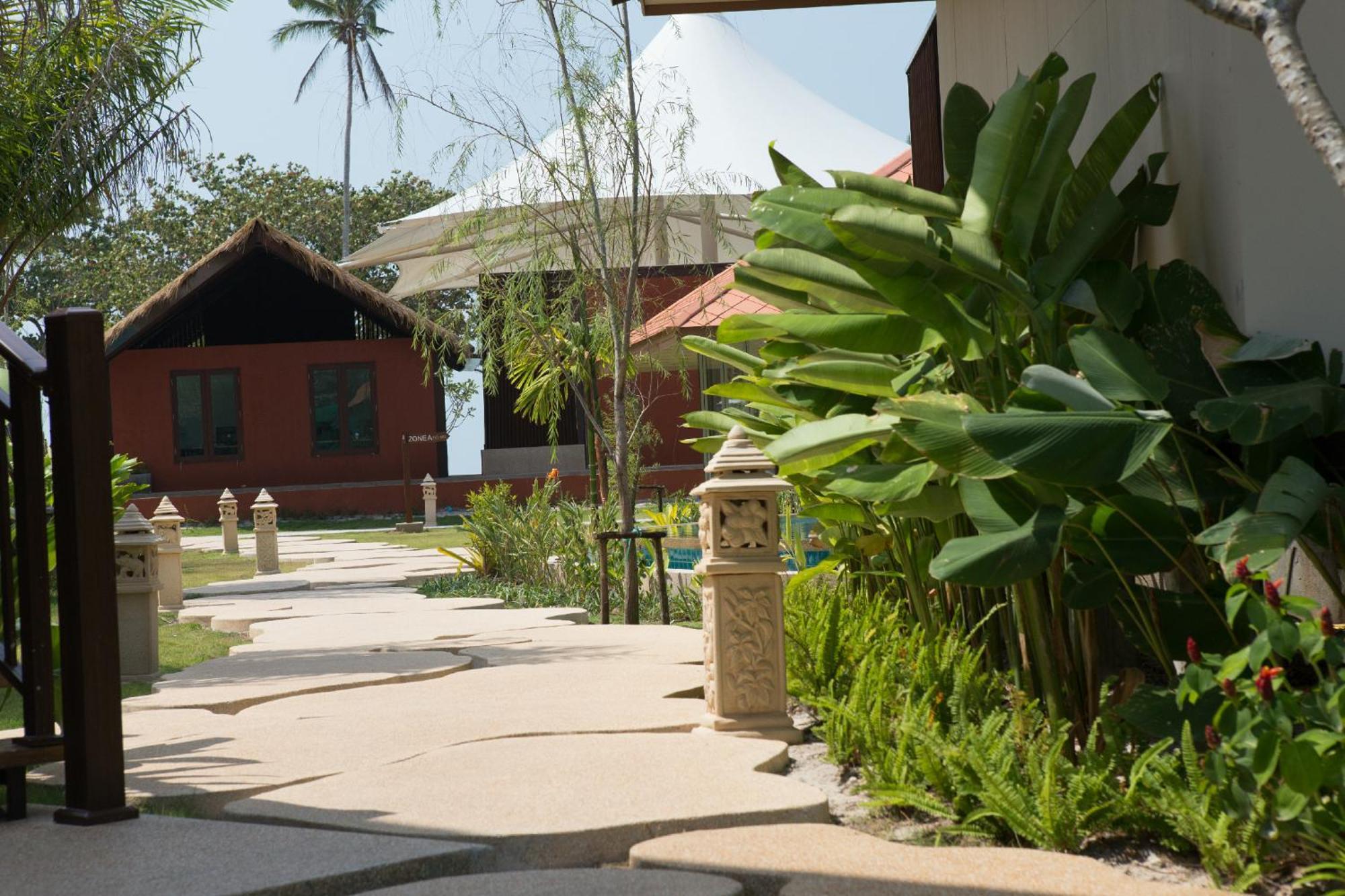 Blue Bay Resort - Access To Pool And Beach-Phuket & Krabi Ko Yao エクステリア 写真 The resort's grounds